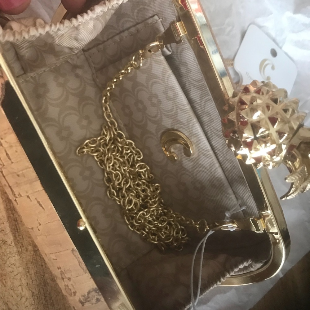 Pineapple cork clutch and necklace for summer! - Picture 3 of 5